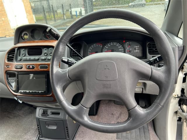 2002 Mitsubishi Delica JDM car for sale — photo 11 of 16
