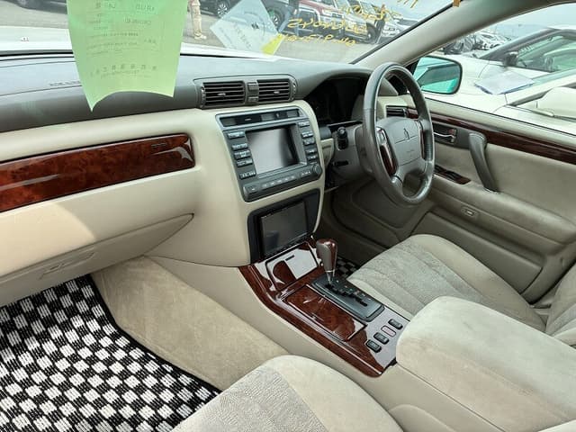 2001 Toyota Crown JDM car for sale — photo 6 of 8