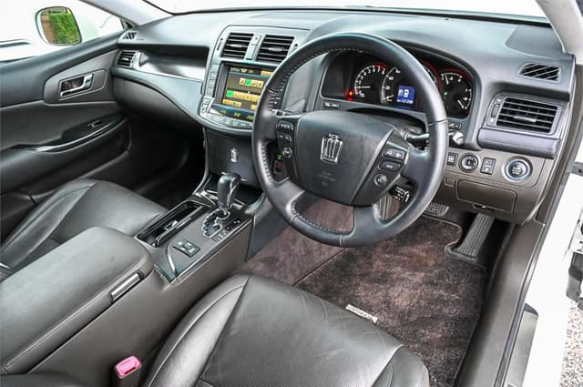 2008 Toyota Crown JDM car for sale — photo 18 of 25