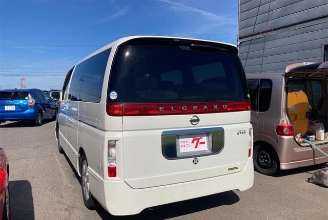 2003 Nissan Elgrand JDM car for sale — photo 7 of 25