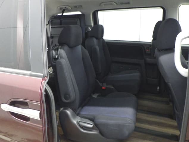 2009 Honda Stepwagon JDM car for sale — photo 7 of 8