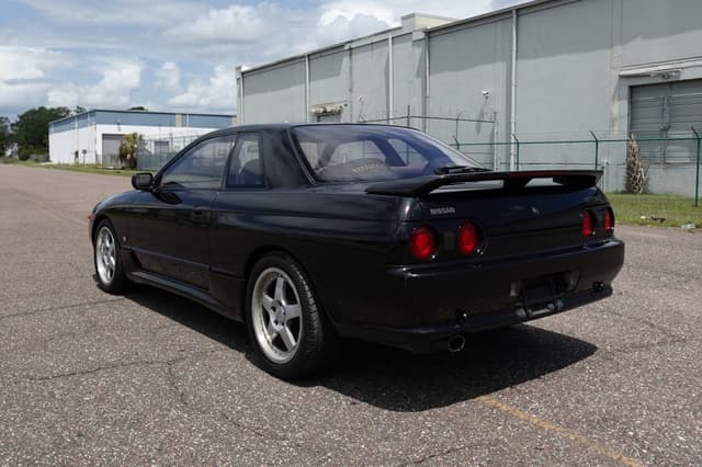 1989 Nissan Skyline JDM car for sale — photo 10 of 20