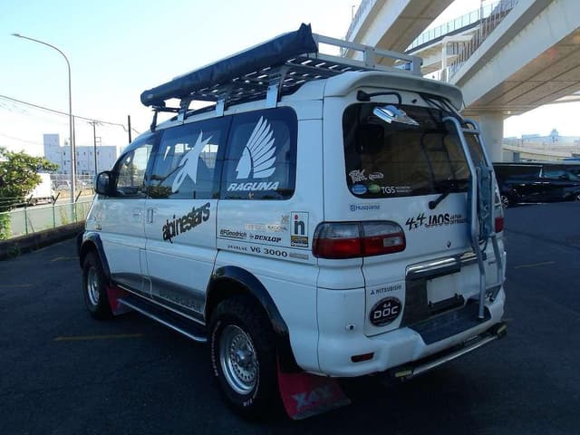1996 Mitsubishi Delica JDM car for sale — photo 9 of 13