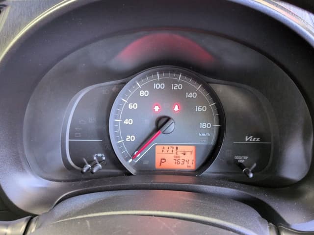 2011 Toyota Vitz JDM car for sale — photo 5 of 6