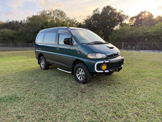 1996 Mitsubishi Delica JDM car for sale — photo 24 of 24
