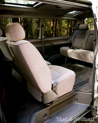 2000 Toyota HiAce JDM car for sale — photo 17 of 25