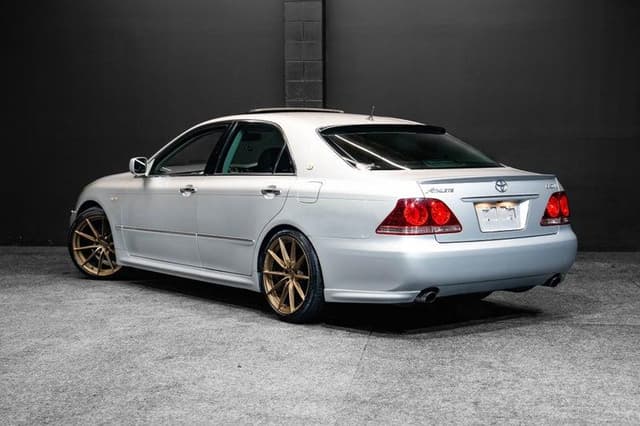 2005 Toyota Crown JDM car for sale — photo 4 of 19
