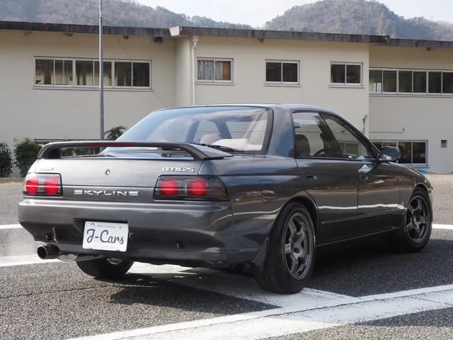 1991 Nissan Skyline JDM car for sale — photo 2 of 24