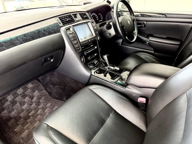 2005 Toyota Crown JDM car for sale — photo 5 of 5
