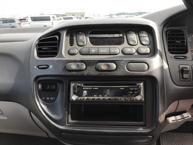 2002 Mitsubishi Delica JDM car for sale — photo 22 of 25