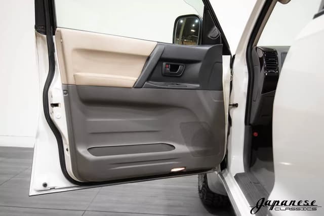 2000 Mitsubishi Pajero JDM car for sale — photo 20 of 25