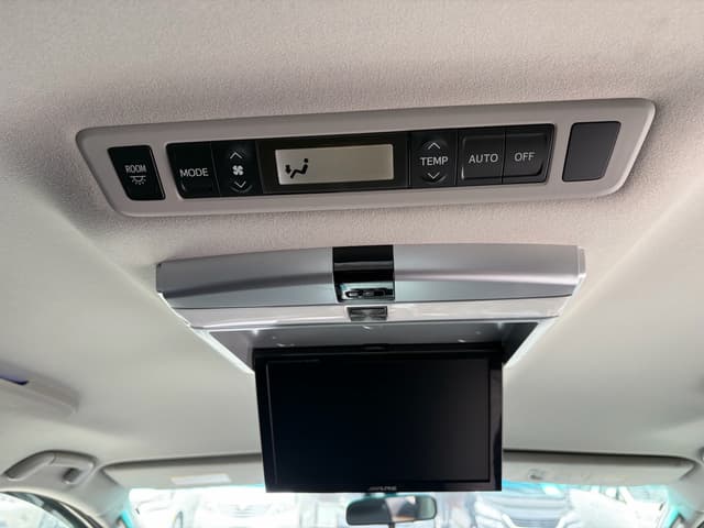 2010 Toyota Vellfire JDM car for sale — photo 13 of 23