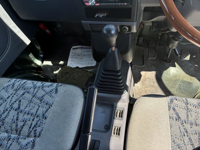 1998 Mitsubishi Minicab JDM car for sale — photo 5 of 7