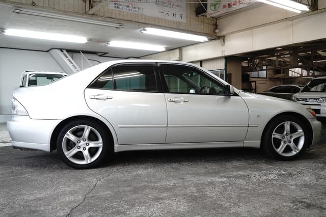 1999 Toyota Altezza JDM car for sale — photo 14 of 25