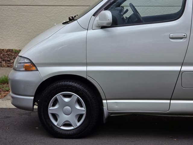 1996 Toyota Granvia JDM car for sale — photo 14 of 23