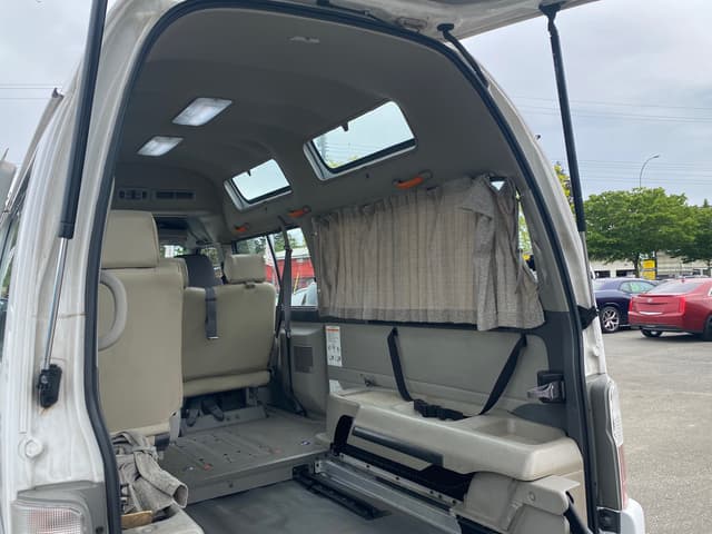 2007 Nissan Caravan JDM car for sale — photo 2 of 16