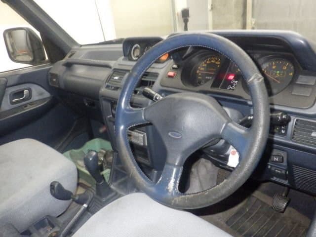 1993 Mitsubishi Pajero JDM car for sale — photo 8 of 9