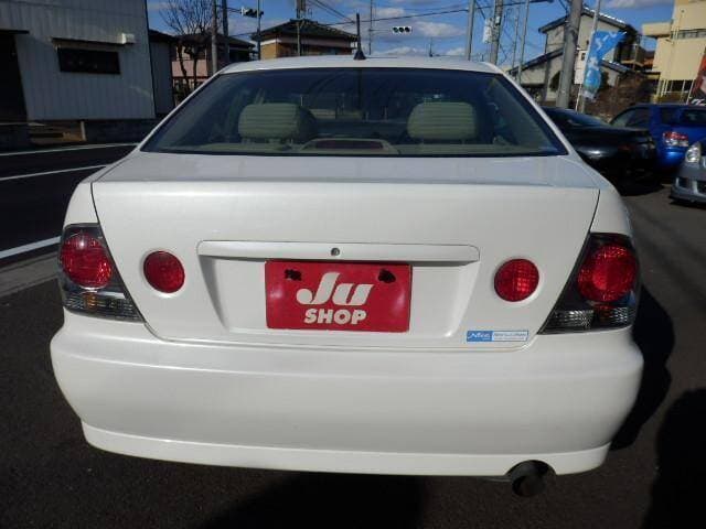 2001 Toyota Altezza JDM car for sale — photo 9 of 20