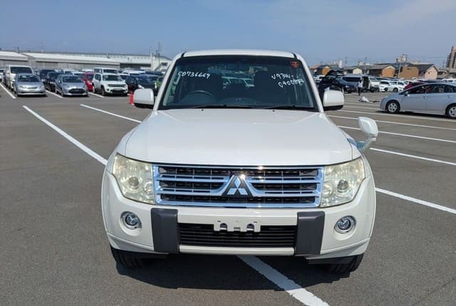 2011 Mitsubishi Pajero JDM car for sale — photo 8 of 25