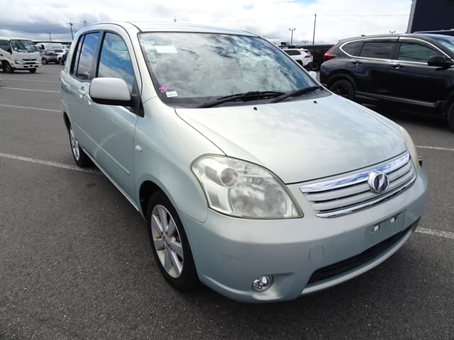 2009 Toyota Raum JDM car for sale — photo 7 of 10