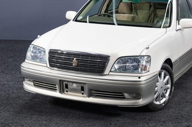 2002 Toyota Crown JDM car for sale — photo 2 of 16