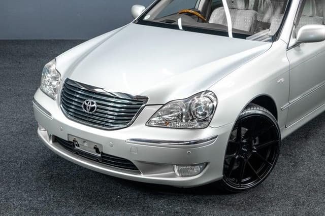 2005 Toyota Majesta JDM car for sale — photo 4 of 19