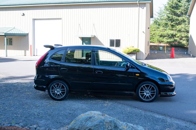 1999 Nissan Tino JDM car for sale — photo 8 of 15