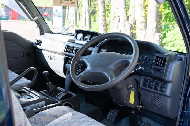1999 Mitsubishi Delica JDM car for sale — photo 11 of 19