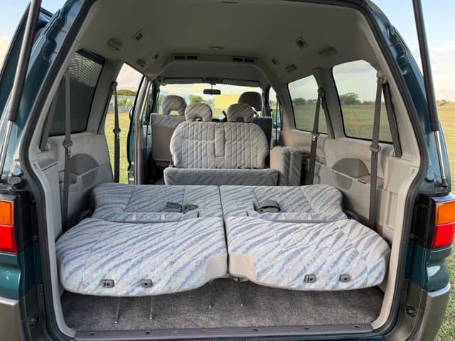 1996 Mitsubishi Delica JDM car for sale — photo 11 of 24