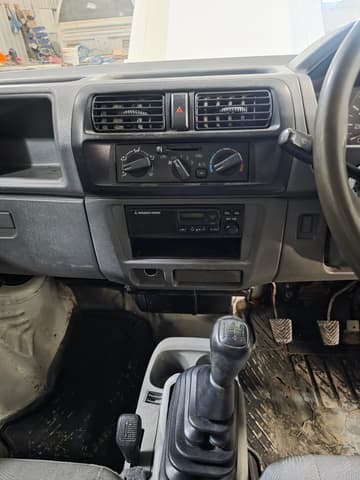 2003 Mitsubishi Minicab JDM car for sale — photo 9 of 19
