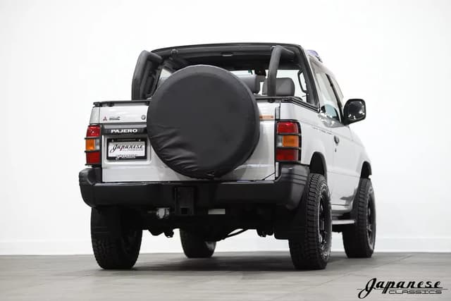 1992 Mitsubishi Pajero JDM car for sale — photo 8 of 25