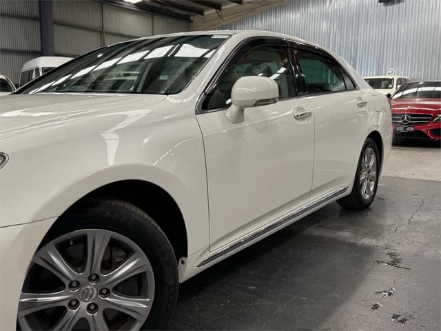 2010 Toyota Crown JDM car for sale — photo 8 of 21