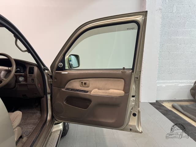 2001 Toyota Hilux Surf JDM car for sale — photo 22 of 25