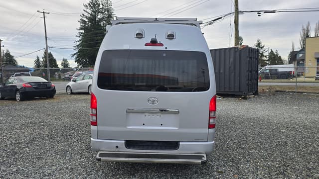 2007 Toyota HiAce JDM car for sale — photo 6 of 21