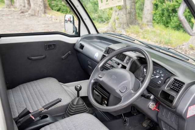 1999 Daihatsu Hijet JDM car for sale — photo 9 of 16