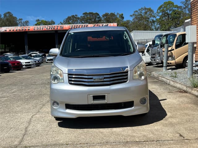 2011 Toyota Noah JDM car for sale — photo 2 of 18