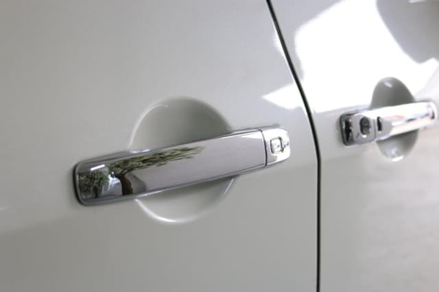2010 Nissan Elgrand JDM car for sale — photo 11 of 25