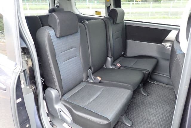 2008 Toyota Voxy JDM car for sale — photo 19 of 25