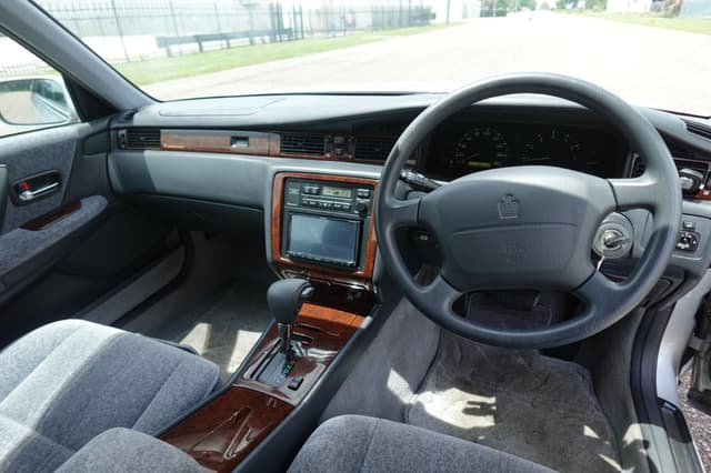 1999 Toyota Crown JDM car for sale — photo 13 of 19