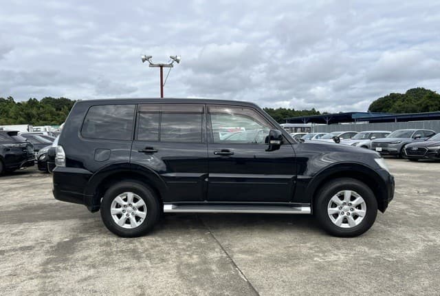 2011 Mitsubishi Pajero JDM car for sale — photo 5 of 25