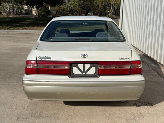 1996 Toyota Crown JDM car for sale — photo 8 of 21