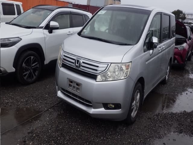 2011 Honda Stepwagon JDM car for sale — photo 2 of 8