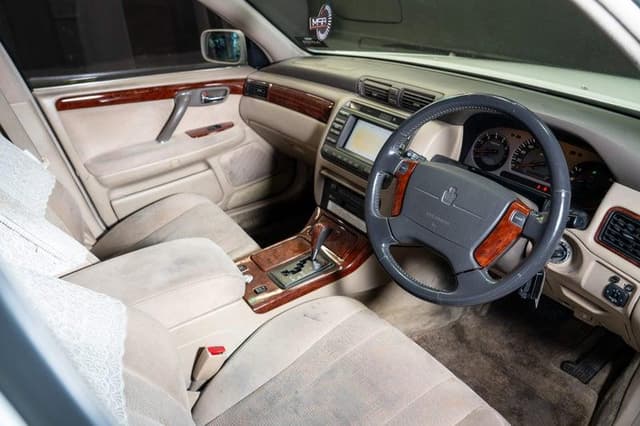 2000 Toyota Crown JDM car for sale — photo 17 of 18