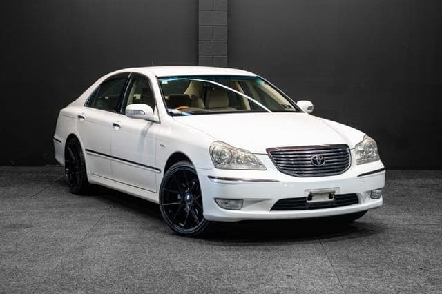 2004 Toyota Majesta JDM car for sale — photo 13 of 20