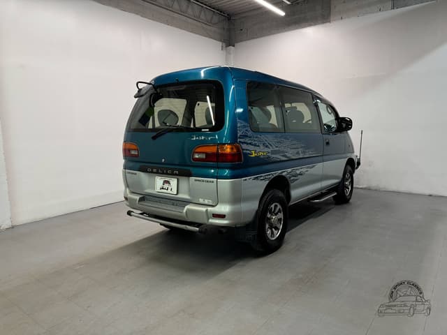 1997 Mitsubishi Delica JDM car for sale — photo 15 of 25