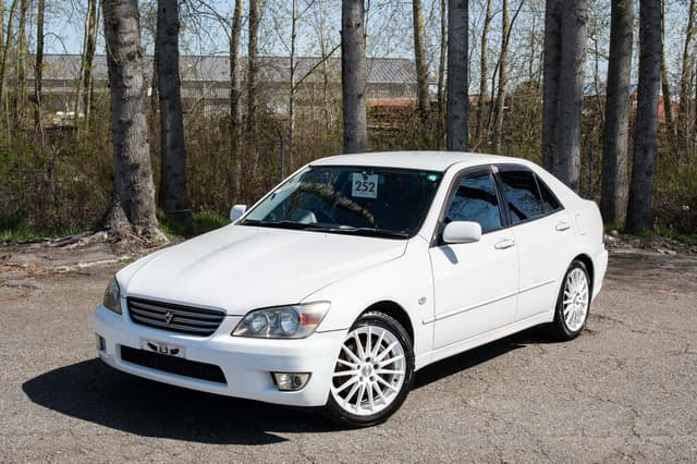 2001 Toyota Altezza JDM car for sale — photo 3 of 16