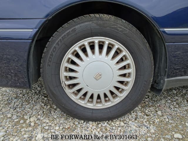 1999 Toyota Crown JDM car for sale — photo 9 of 25
