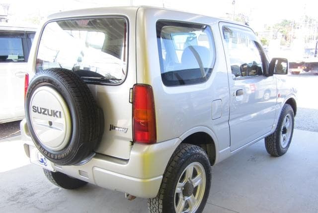 2009 Suzuki Jimny JDM car for sale — photo 4 of 13