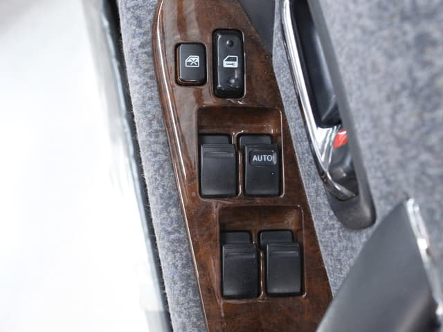 1997 Toyota Crown JDM car for sale — photo 23 of 25