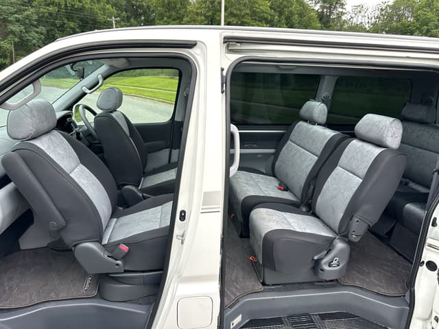 2000 Toyota HiAce JDM car for sale — photo 16 of 20